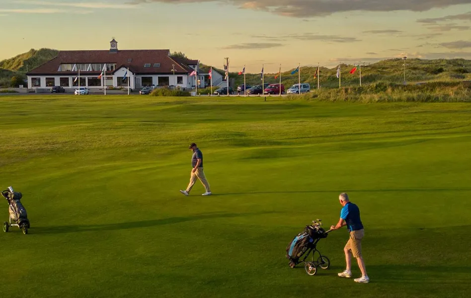 Access world-class golf courses